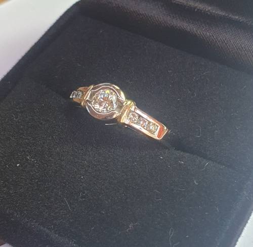 18ct white and yellow gold Diamond ring